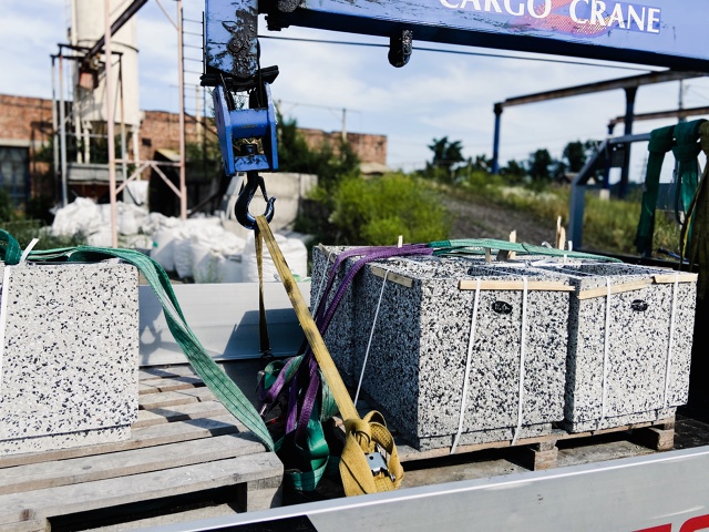 Несколько вазонов Каролина с мраморной крошкой, для наших клиентов